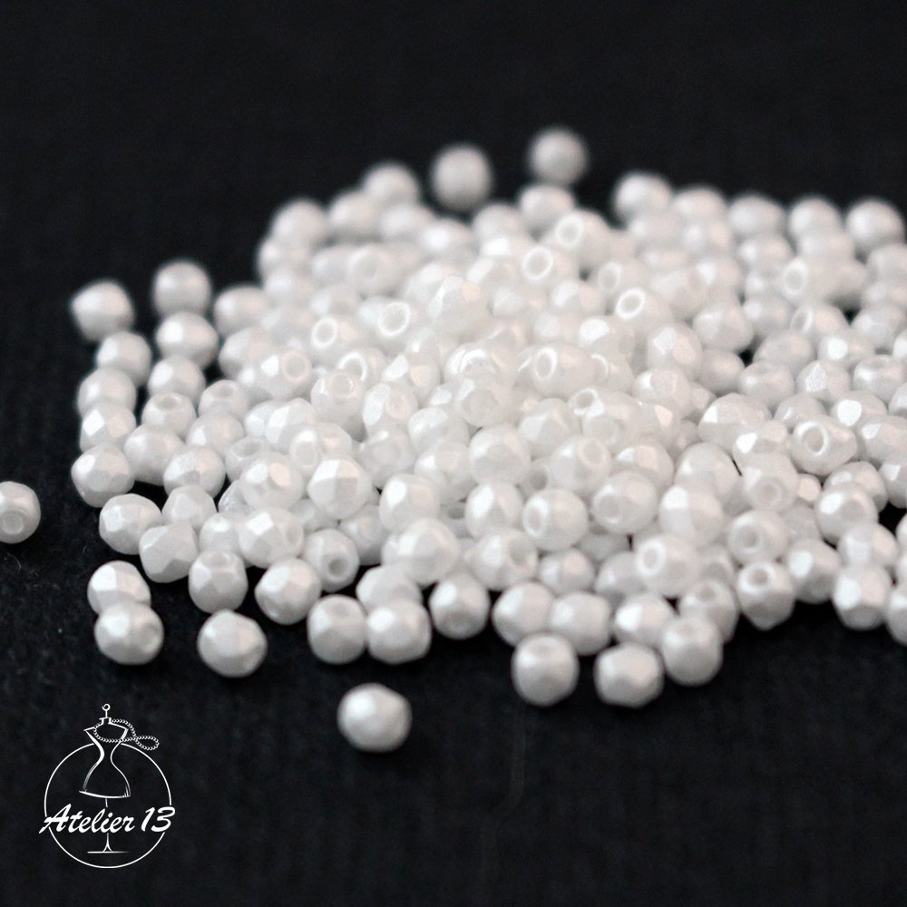 FirePolished 2 mm White Pastel Pearl (#03000/25001), 1,5 gr
